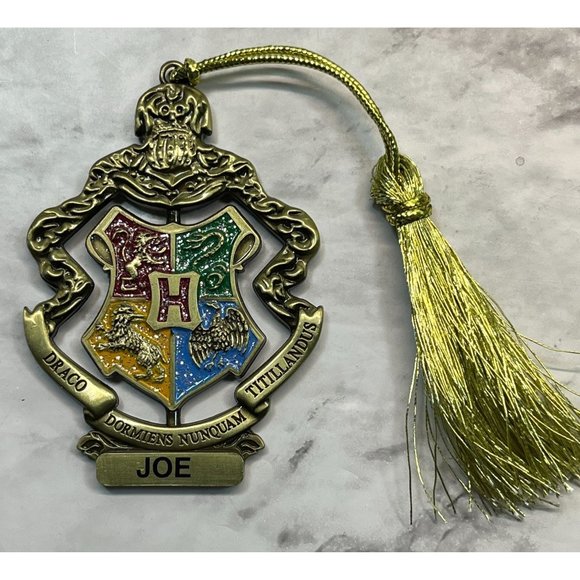 Harry Potter Keychain Hogwarts Crest Universal Studios "Joe" Spinning - Picture 6 of 6